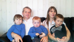 Familien Bäckstrøm i sofaen