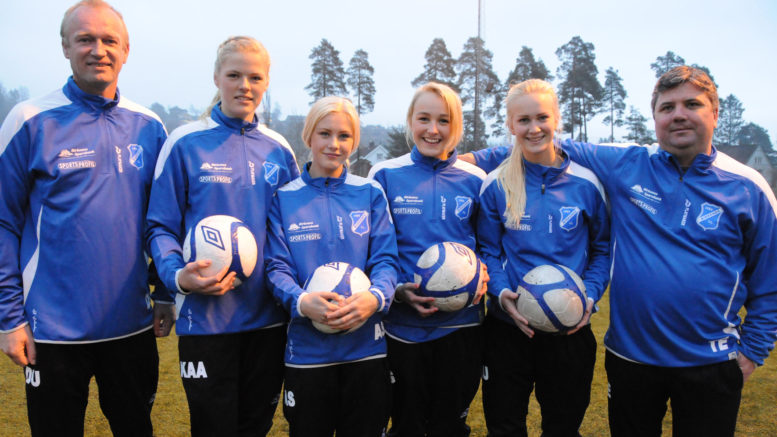 Fire av BIL-jentene i Norway Cup 2012